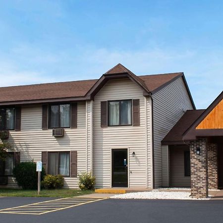 Magnuson Hotel Country Inn Ishpeming Екстер'єр фото
