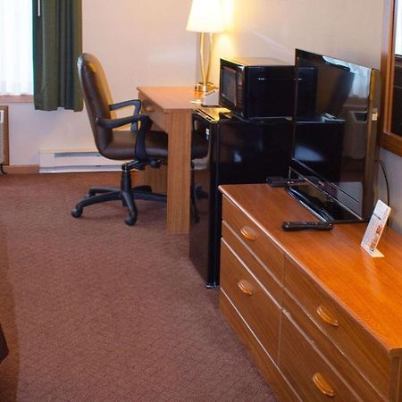 Magnuson Hotel Country Inn Ishpeming Екстер'єр фото