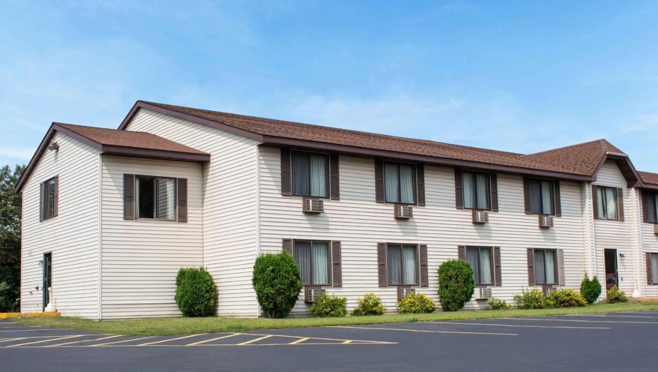 Magnuson Hotel Country Inn Ishpeming Екстер'єр фото