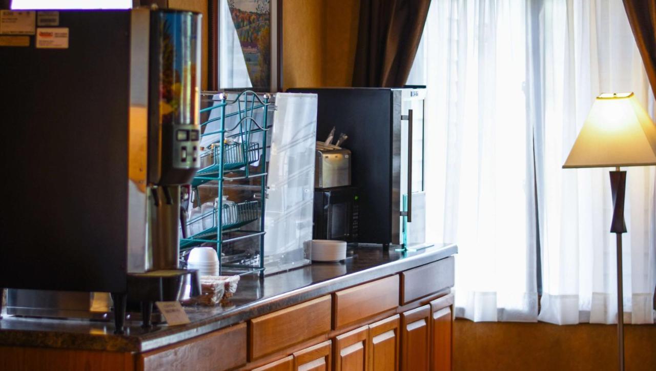 Magnuson Hotel Country Inn Ishpeming Екстер'єр фото