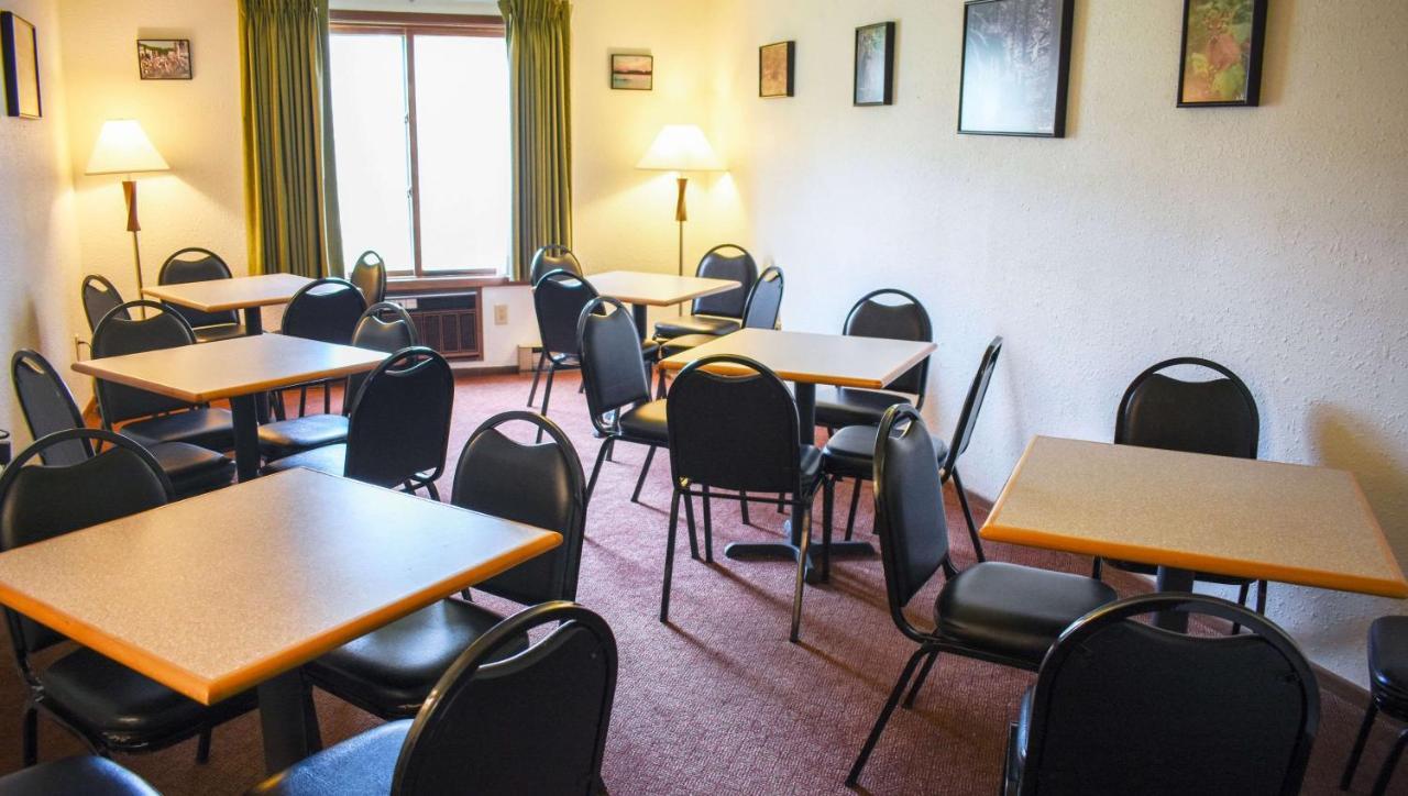 Magnuson Hotel Country Inn Ishpeming Екстер'єр фото