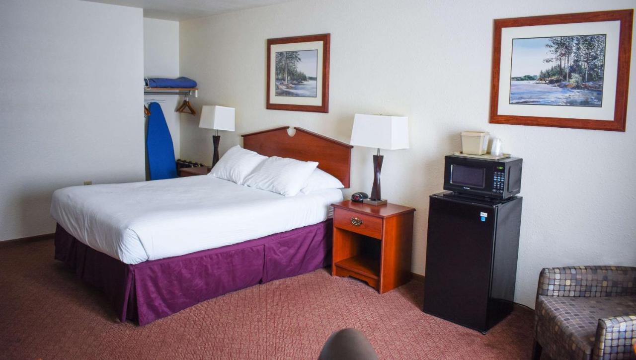 Magnuson Hotel Country Inn Ishpeming Екстер'єр фото